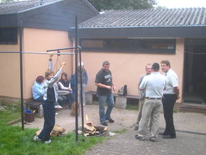 Jugnd &amp; Jugendleiter vor dem Taucherhaus in Bosen